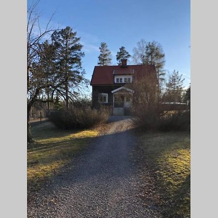 Egen Villa Pa Islandshastgard Riddarhyttan Екстериор снимка